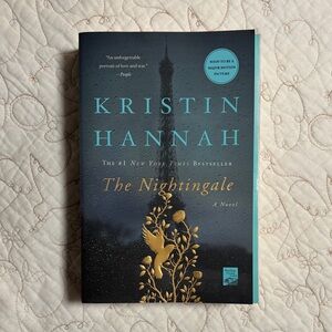 The Nightingale by Kristin Hannah Paperback